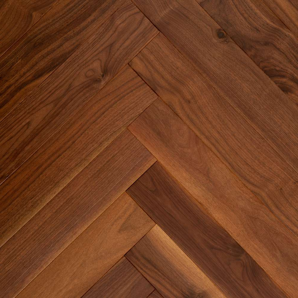 Паркет Елка Английская Lab Arte Angle 600*90*14 Орех Американский Селект лак